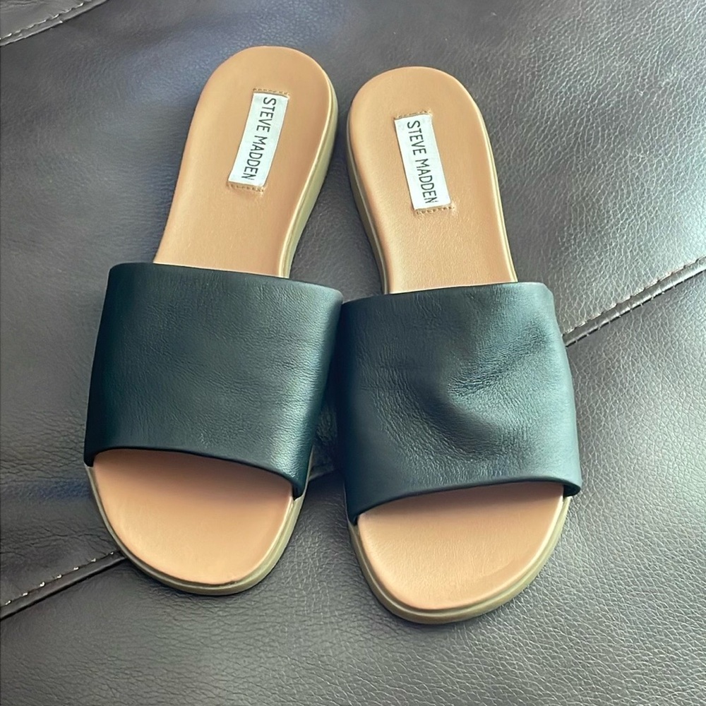Steve Madden women’ leather sandals